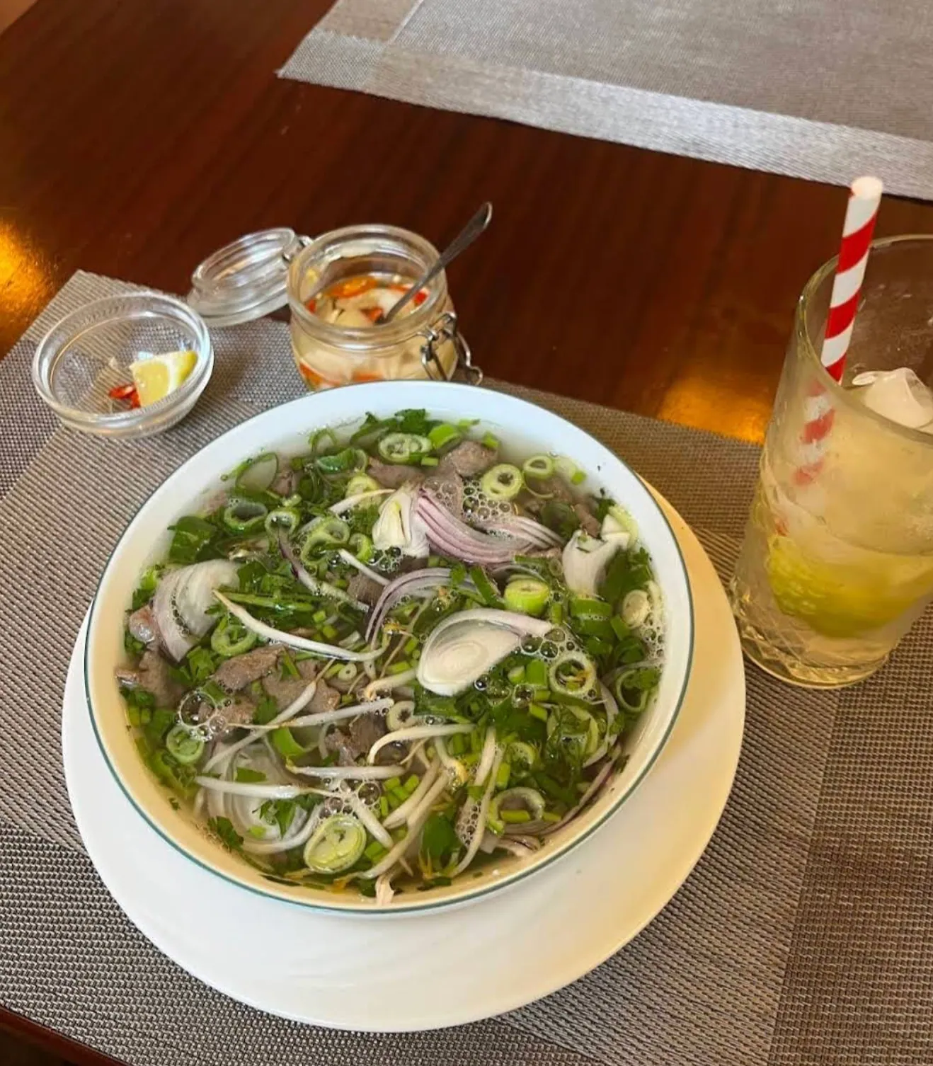 Tradiční vietnamská Phở polévka